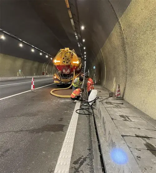 洪洞隧道排水渠清淤